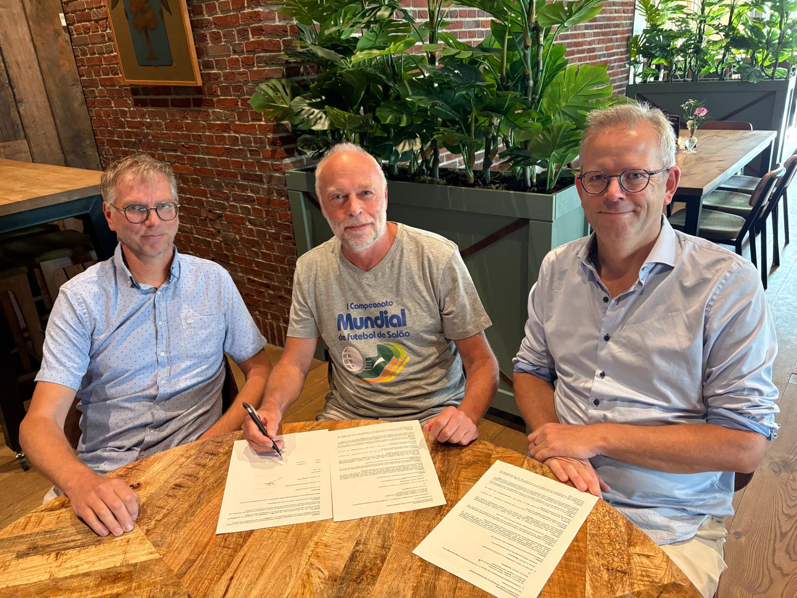 Bert Glim tekent contract