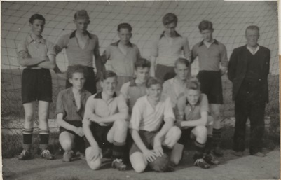 Archief: kampioen Junioren 1952-1953 en Gerard Breed op schot.